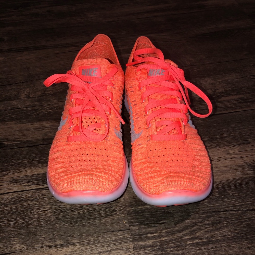 Nike tennis shoes